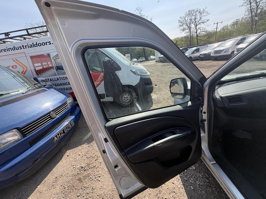 2018 Vauxhall Combo – Model: Combo 2300 CDTi S/S – BU18KPN