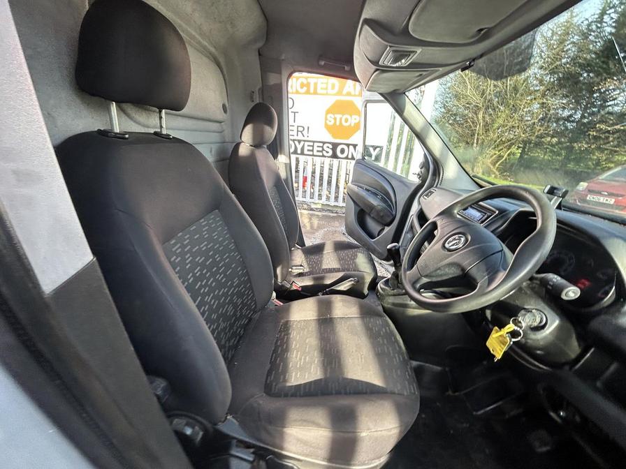 2014 Vauxhall Combo – Model: Combo 2000 L1H1 CDTi Sportive – DV64PYD