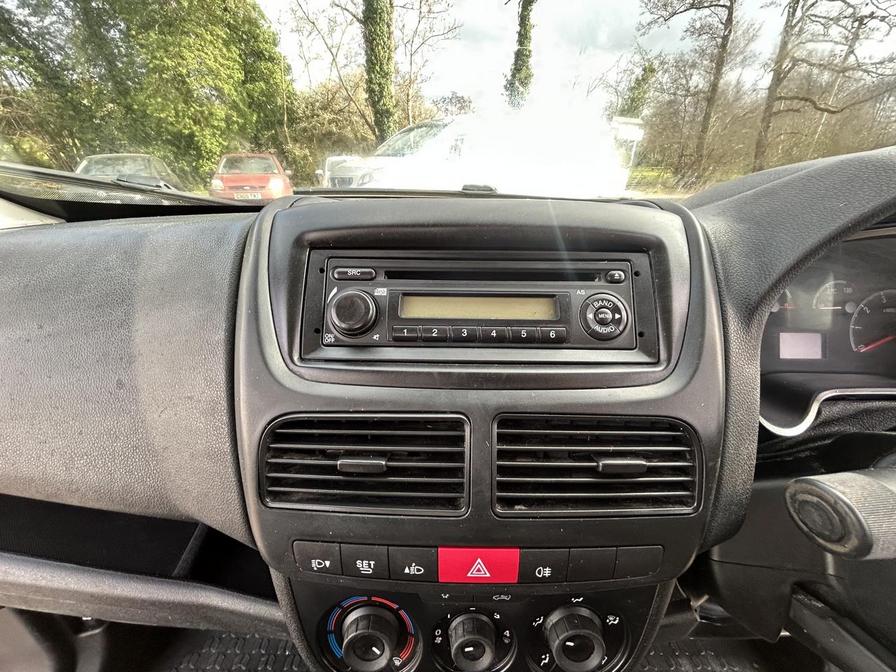 2016 Vauxhall Combo – Model: Combo 2000 L1H1 CDTi Sportive – DN16UAO