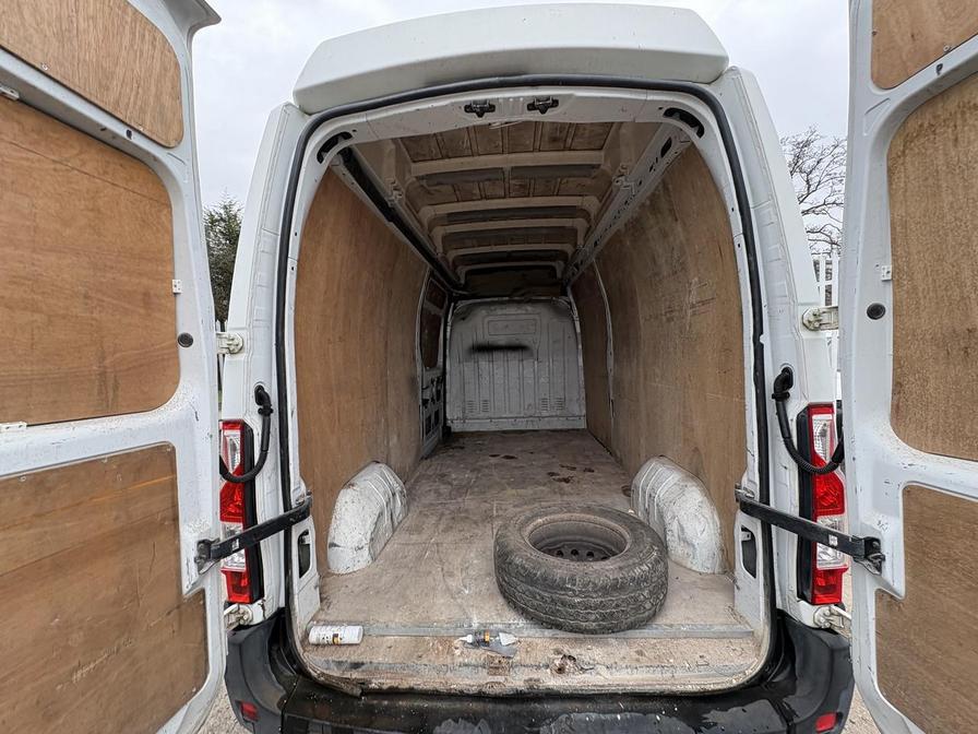 2011 Renault Master – Model: Master LH35 dCi 100 – MK11HHA