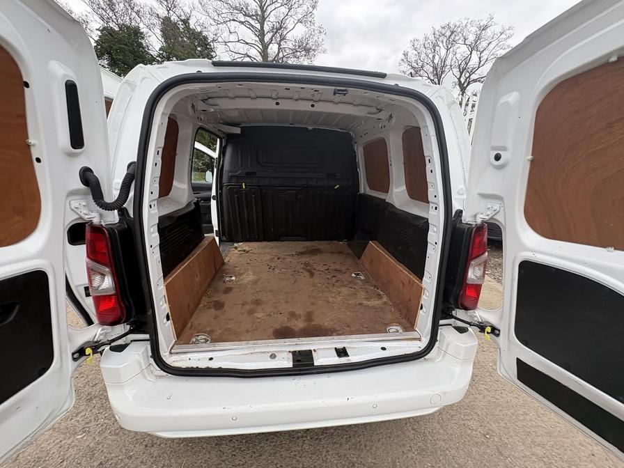 2022 Citroen Berlingo – Model: Berlingo 1000 Driver Professional Blue HDi – MD71YHM