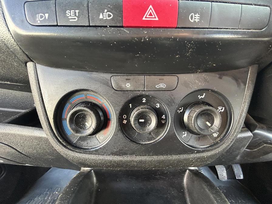 2014 Vauxhall Combo – Model: Combo 2000 L1H1 CDTi Sportive – DV64PYD