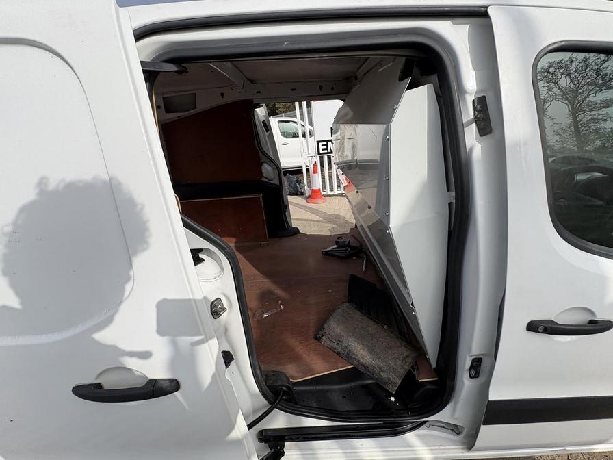 2017 Citroen Berlingo – Model: Berlingo 750 LX Blue HDi S/S – LC67VJJ