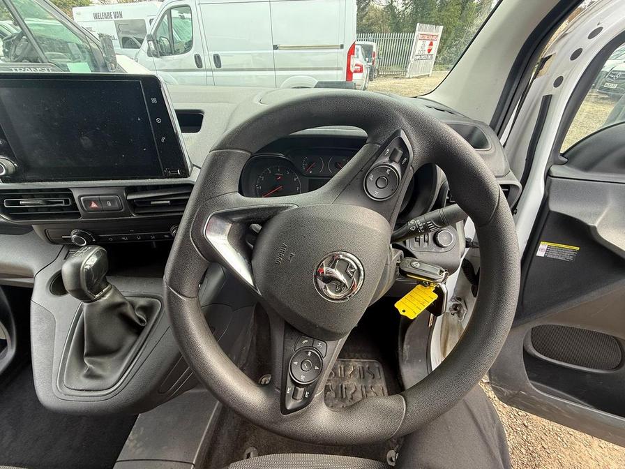 2019 Vauxhall Combo – Model: Combo 2300 Sportive S/S – DP69UPJ
