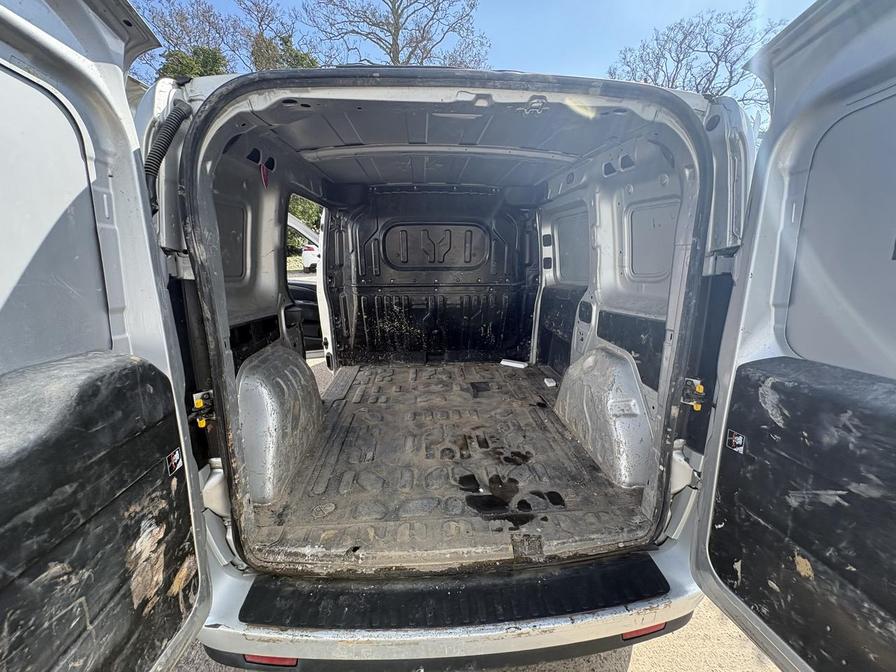 2015 Vauxhall Combo – Model: Combo 2000 L1H1 CDTi Sportive – FG65NTF