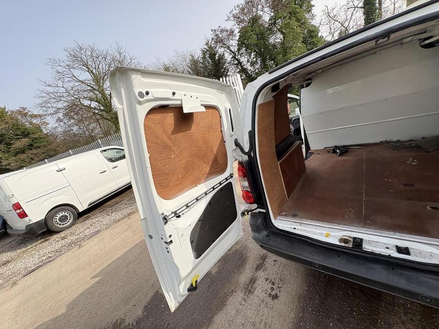 2017 Citroen Berlingo – Model: Berlingo 750 LX Blue HDi S/S – LC67VJJ