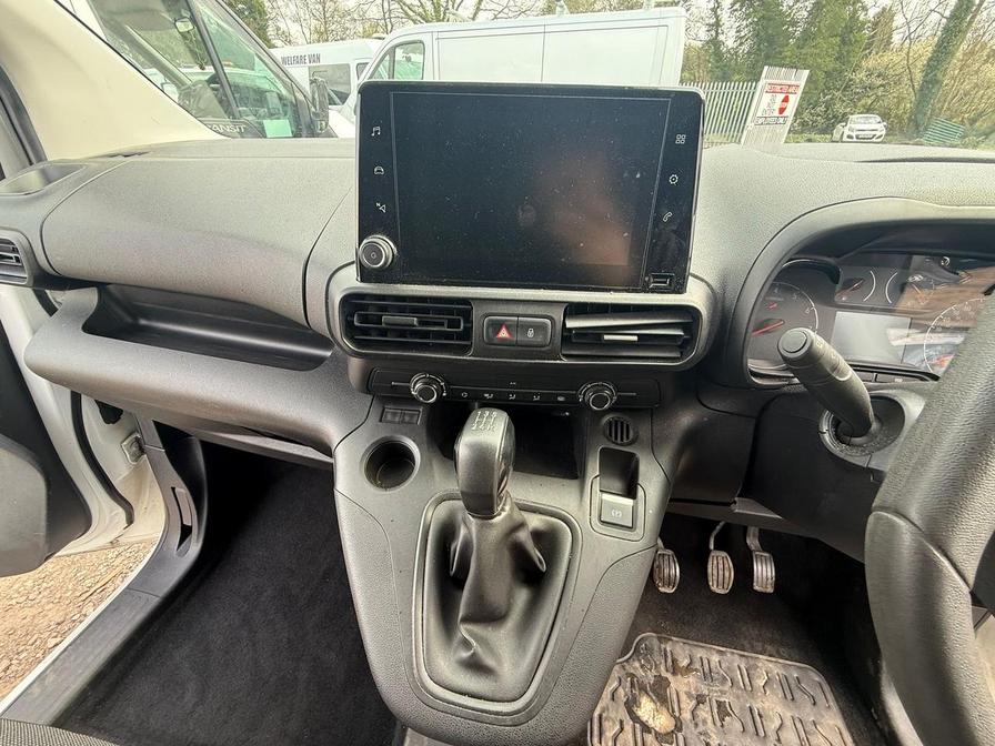 2019 Vauxhall Combo – Model: Combo 2300 Sportive S/S – DP69UPJ