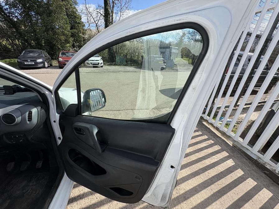 2017 Peugeot Partner – Model: Partner Professional L1 Blue HDi – MK17BZA