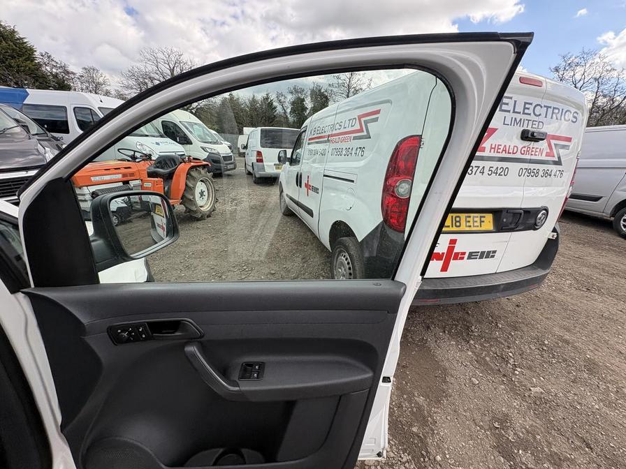 2014 Volkswagen Caddy MaxI – Model: Caddy Maxi C20 Startline TDI BlueMotion Technology – BJ63XKT