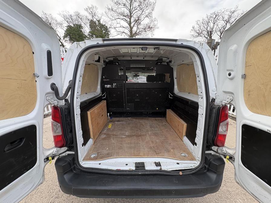2022 Vauxhall Combo – Model: Combo 2300 Dynamic TD – KN22KTC