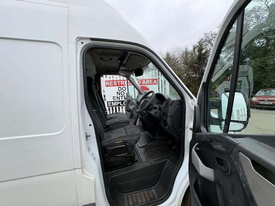 2011 Renault Master – Model: Master LH35 dCi 100 – MK11HHA
