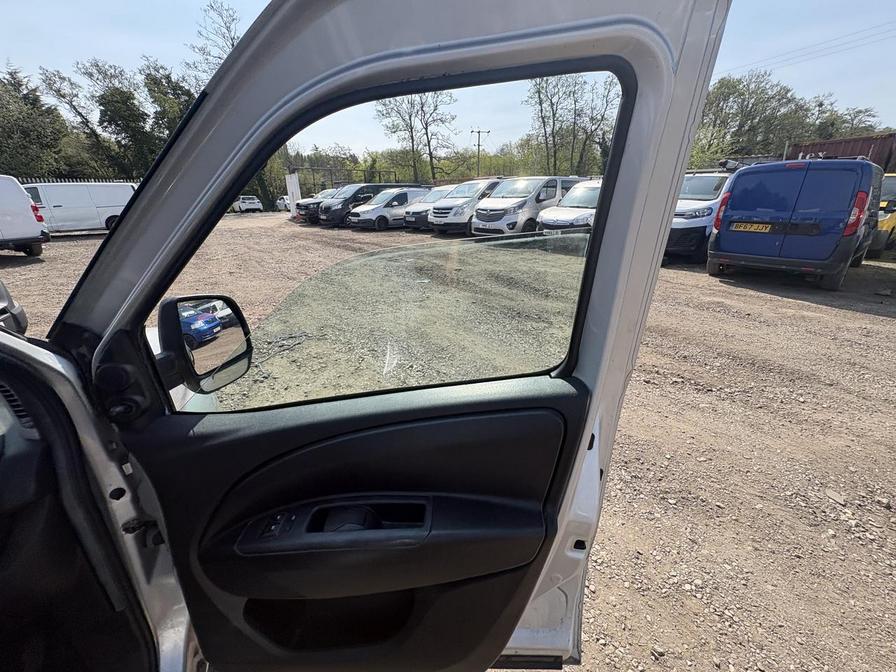 2018 Vauxhall Combo – Model: Combo 2300 CDTi S/S – BU18KPN