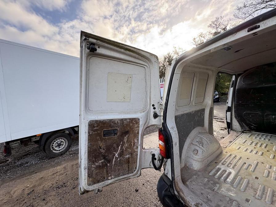 2006 Volkswagen Transporter – Model: Transporter T30 104 TDI – MF56DKK