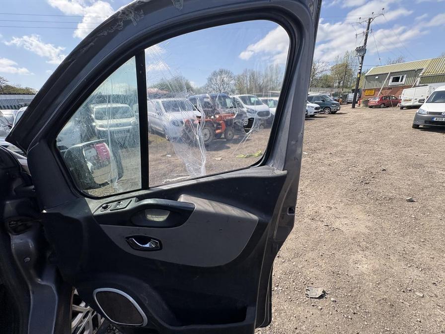 2016 Renault Trafic – Model: Trafic LL29 Sport Nav Energy dCi – MM66KSE