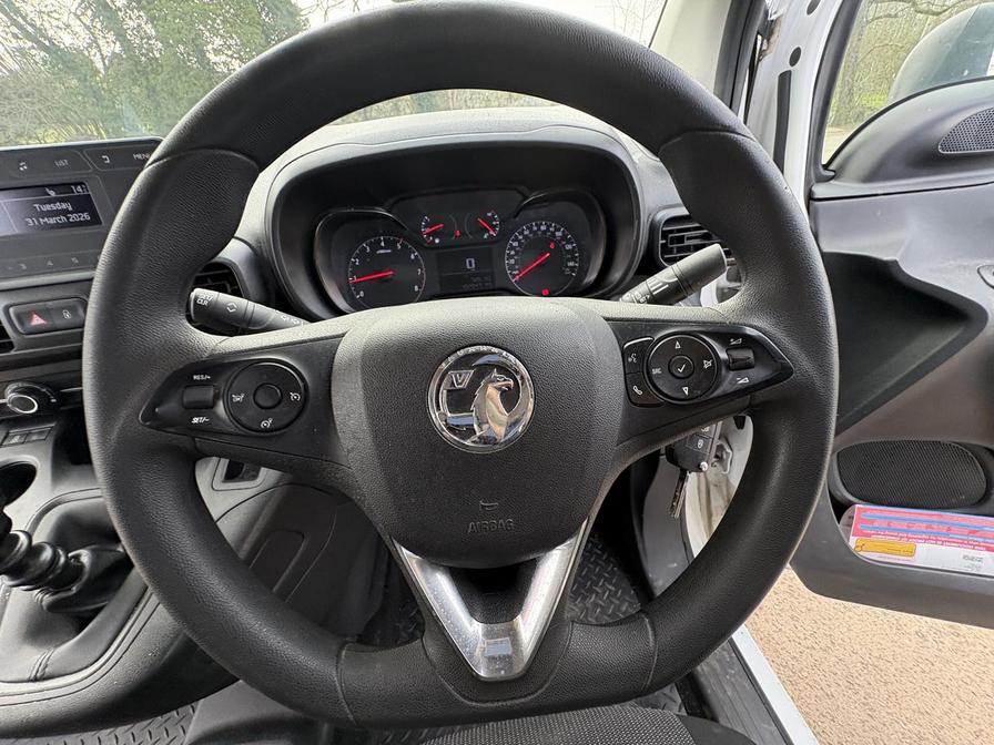 2022 Vauxhall Combo – Model: Combo 2300 Dynamic TD – KN22KTC