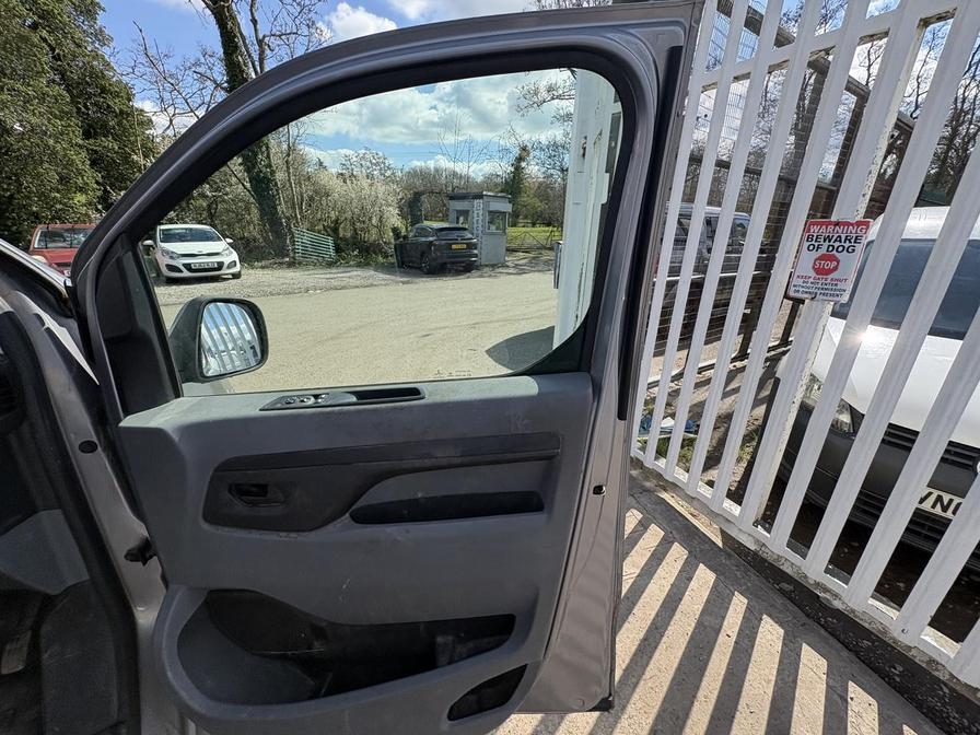 2019 Vauxhall Vivaro – Model: Vivaro 3100 Sportive S/S – DS69ZPE