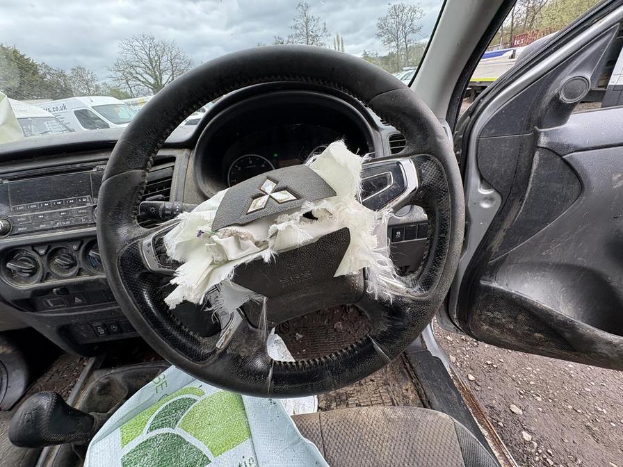 2017 Mitsubishi L200 – Model: L200 4Life DI-D – CV67HTD