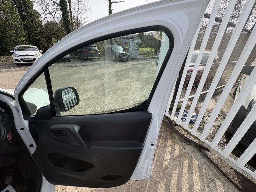 2017 Citroen Berlingo – Model: Berlingo 750 LX Blue HDi S/S – LC67VJJ