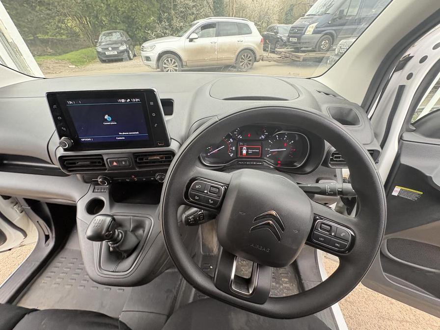 2022 Citroen Berlingo – Model: Berlingo 1000 Driver Professional Blue HDi – MD71YHM