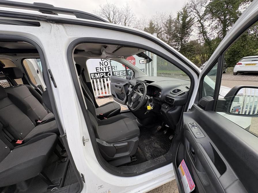2022 Vauxhall Combo – Model: Combo 2300 Dynamic TD – KN22KTC