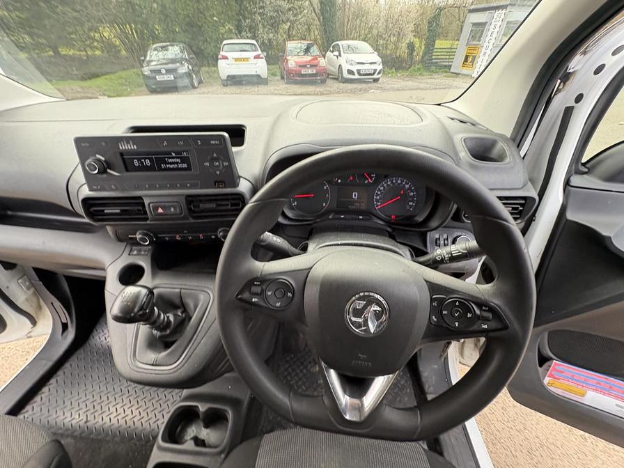2022 Vauxhall Combo – Model: Combo 2300 Dynamic TD – KN22KTC