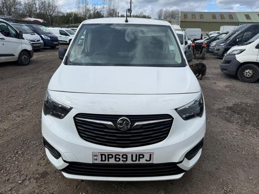 2019 Vauxhall Combo – Model: Combo 2300 Sportive S/S – DP69UPJ