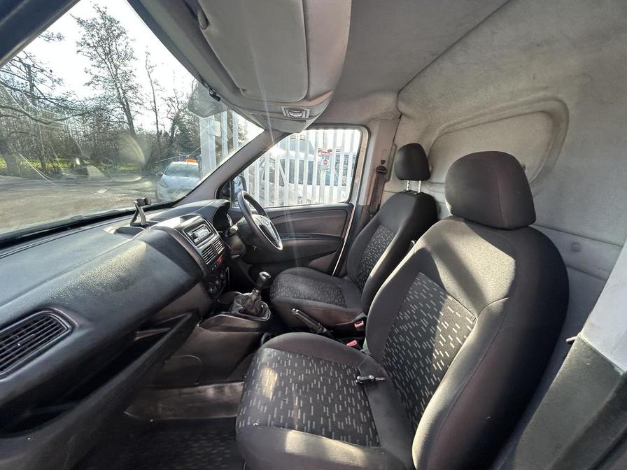 2014 Vauxhall Combo – Model: Combo 2000 L1H1 CDTi Sportive – DV64PYD