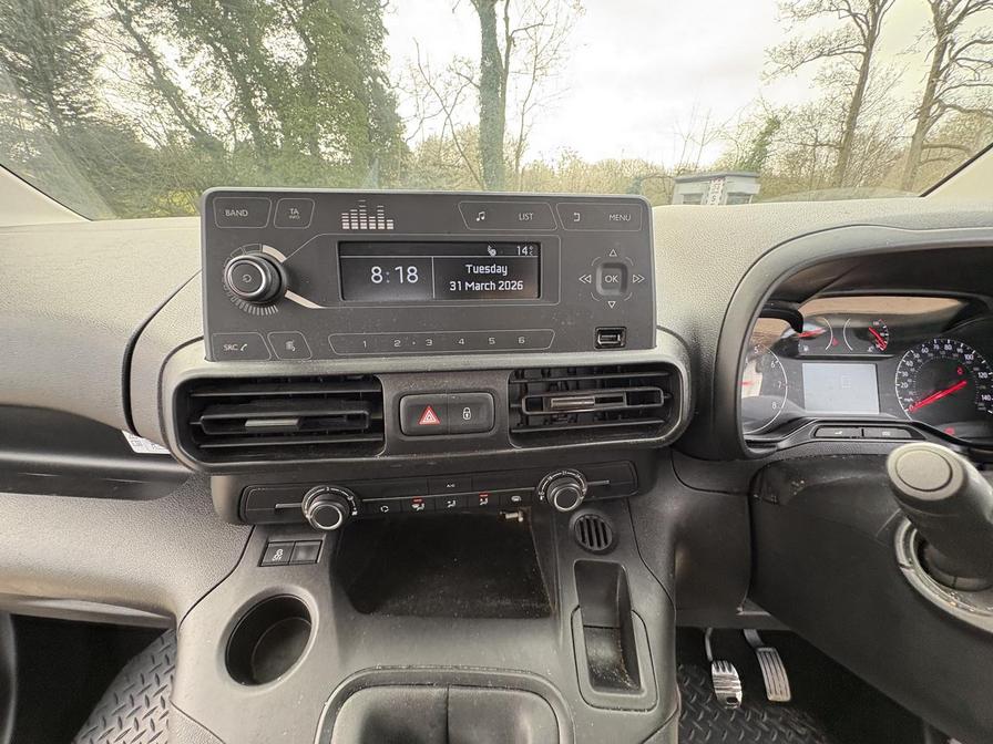 2022 Vauxhall Combo – Model: Combo 2300 Dynamic TD – KN22KTC