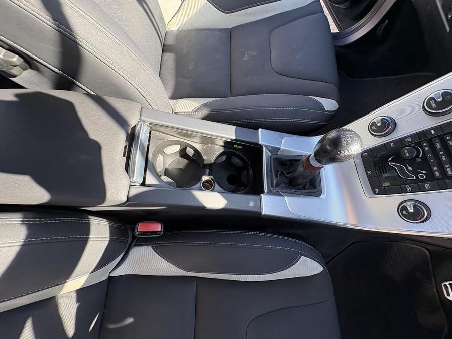 2012 Volvo S60 – Model: S60 R-Design Luxury D4 – LR12EFG