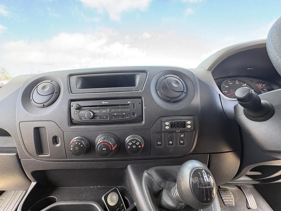 2015 Renault Master – Model: Master 165.35 C LWB – BX15JPY