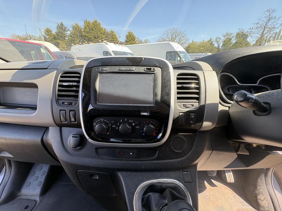 2017 Renault Trafic – Model: Trafic SL27 Sport Nav dCi – YE17ZKV