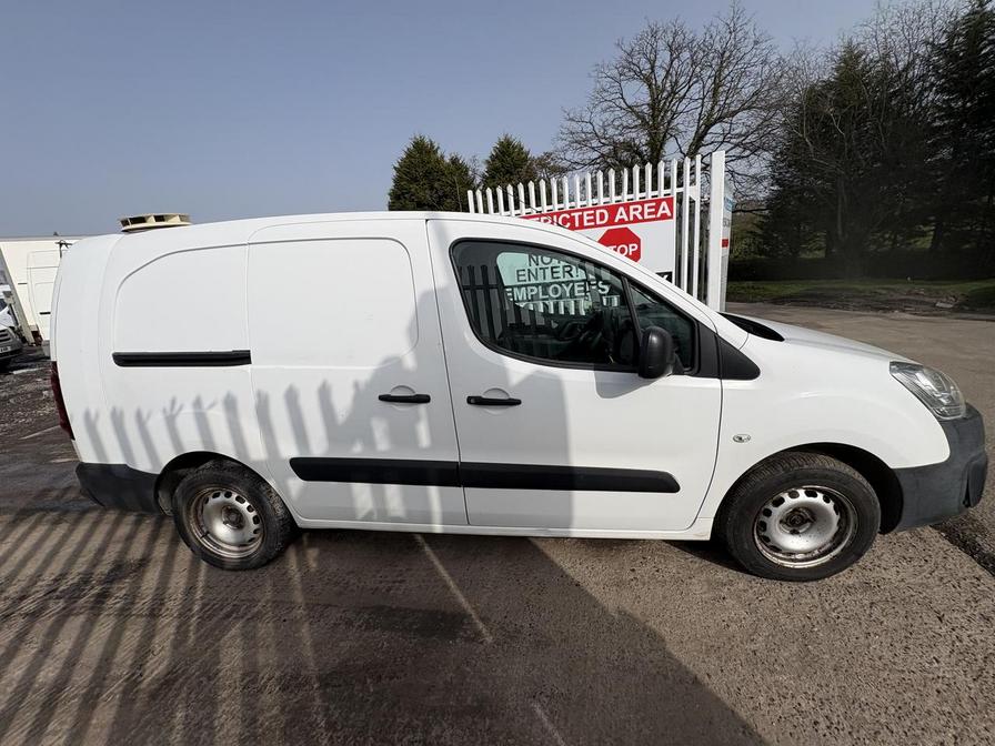 2017 Citroen Berlingo – Model: Berlingo 750 LX Blue HDi S/S – LC67VJJ