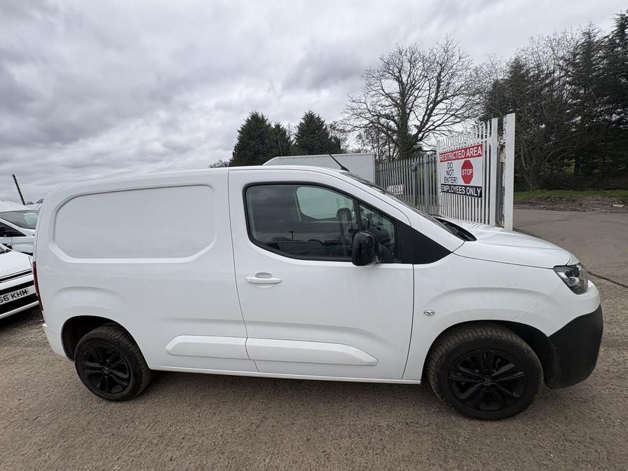 2022 Citroen Berlingo – Model: Berlingo 1000 Driver Professional Blue HDi – MD71YHM