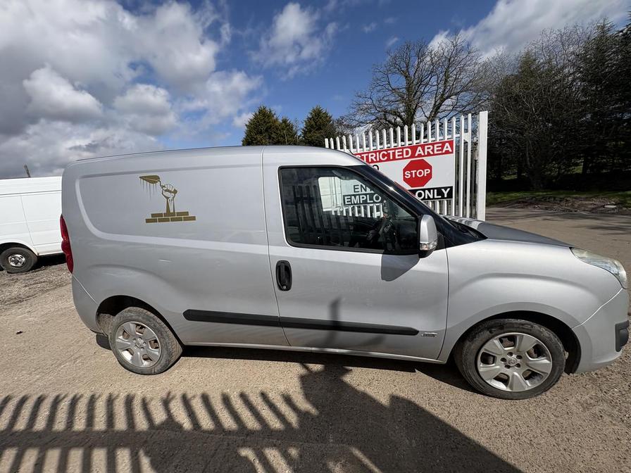 2015 Vauxhall Combo – Model: Combo 2000 L1H1 CDTi Sportive – FG65NTF