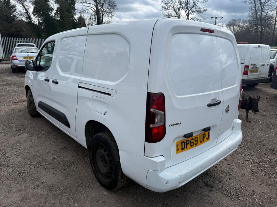 2019 Vauxhall Combo – Model: Combo 2300 Sportive S/S – DP69UPJ
