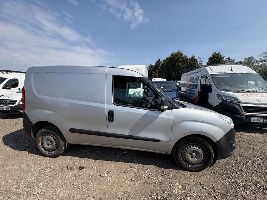 2018 Vauxhall Combo – Model: Combo 2300 CDTi S/S – BU18KPN