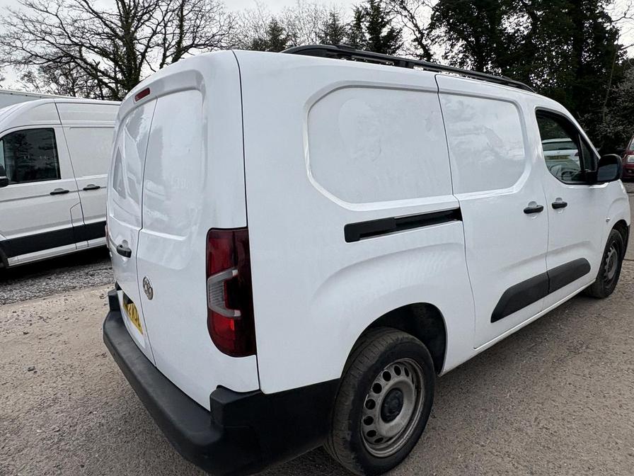 2022 Vauxhall Combo – Model: Combo 2300 Dynamic TD – KN22KTC