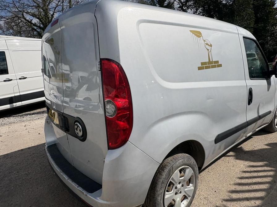 2015 Vauxhall Combo – Model: Combo 2000 L1H1 CDTi Sportive – FG65NTF
