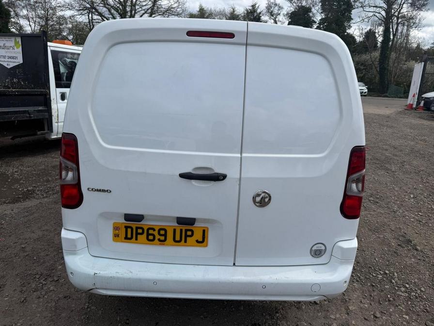 2019 Vauxhall Combo – Model: Combo 2300 Sportive S/S – DP69UPJ