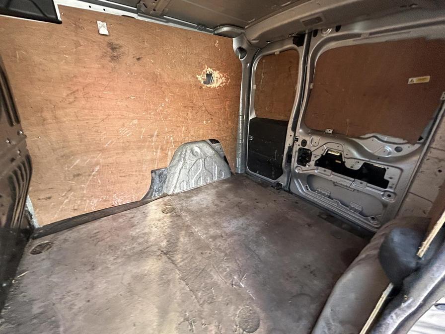 2014 Vauxhall Combo – Model: Combo 2000 L1H1 CDTi Sportive – DV64PYD