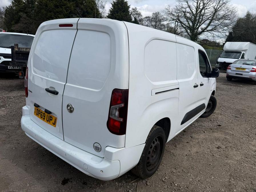 2019 Vauxhall Combo – Model: Combo 2300 Sportive S/S – DP69UPJ