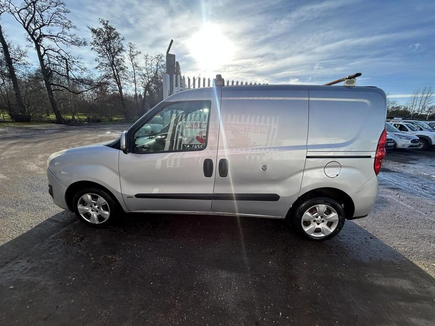 2014 Vauxhall Combo – Model: Combo 2000 L1H1 CDTi Sportive – DV64PYD