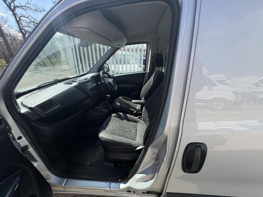 2015 Vauxhall Combo – Model: Combo 2000 L1H1 CDTi Sportive – FG65NTF