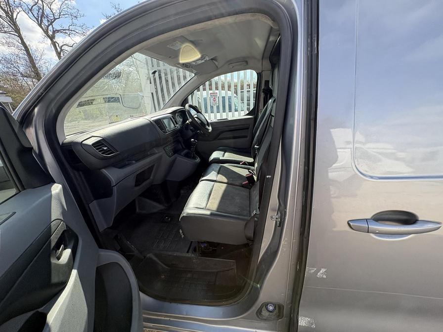 2019 Vauxhall Vivaro – Model: Vivaro 3100 Sportive S/S – DS69ZPE
