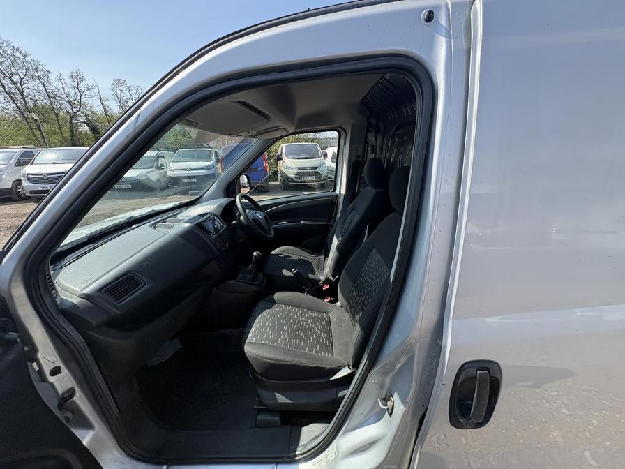 2018 Vauxhall Combo – Model: Combo 2300 CDTi S/S – BU18KPN