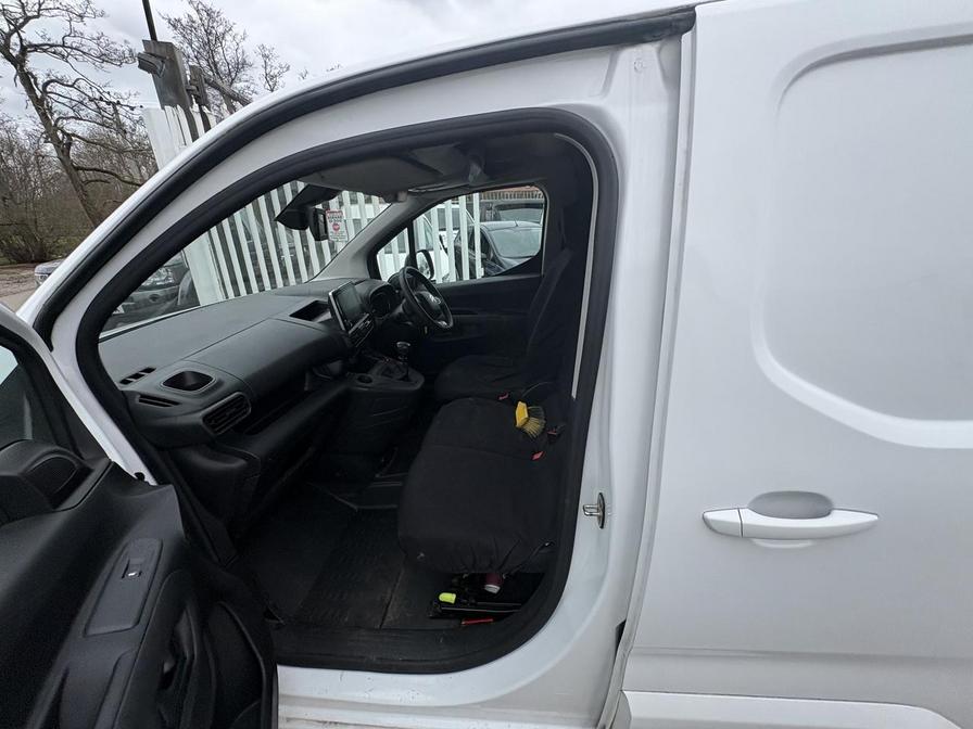 2022 Citroen Berlingo – Model: Berlingo 1000 Driver Professional Blue HDi – MD71YHM