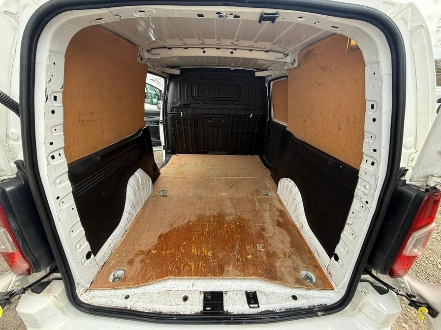 2019 Vauxhall Combo – Model: Combo 2300 Sportive S/S – DP69UPJ