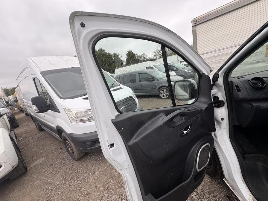 2016 Vauxhall Vivaro – Model: Vivaro  2900 Sportive CDTi – DG16VZB