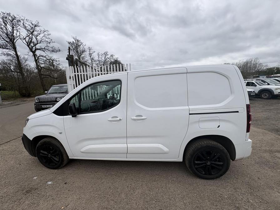 2022 Citroen Berlingo – Model: Berlingo 1000 Driver Professional Blue HDi – MD71YHM