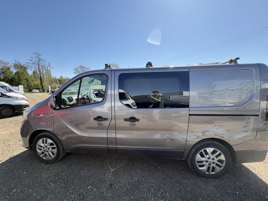 2017 Renault Trafic – Model: Trafic SL27 Sport Nav dCi – YE17ZKV